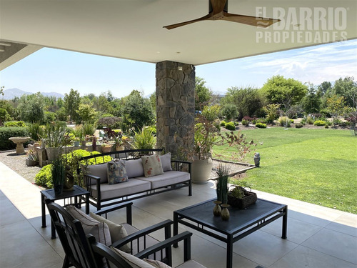Casa En Venta De 4 Dorm. En Colina