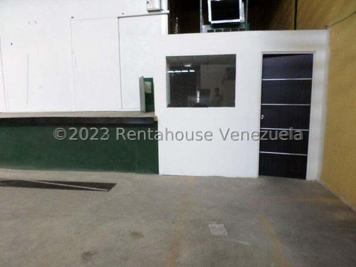 Gisselle Lobo Alquila Excelente Galpon Comercial Ubicado En Zona Centrica De Barquisimeto, Posee Portones, 2 Oficinas, Baños, Congelador, Linea De Cantv, Tanque De Agua Aereo Y Mas....!!!!! 2 4 6 5 2