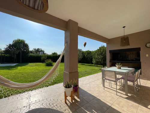 Venta Casa De 3 Dorm - Country Chacras De La Villa