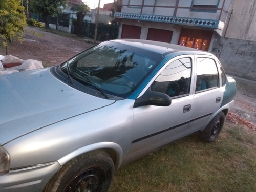 Imagen 1 de 4 de Chevrolet Corsa 1.6 Gl Aa Dh 2003
