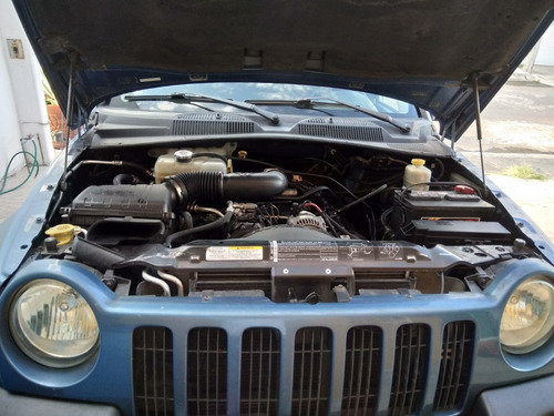 Imagen 7 de 8 de Jeep Liberty 2004.