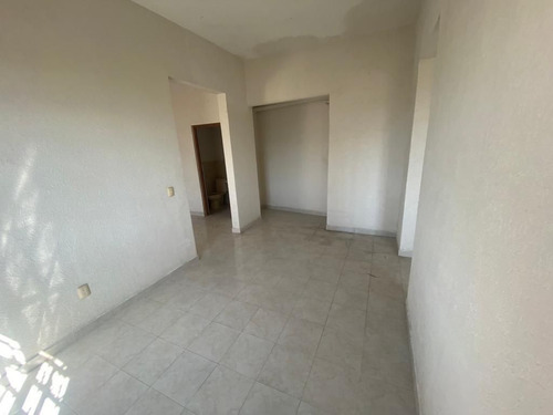 Casa En Venta En Veracruz Con Hab En P.b. Col Centro