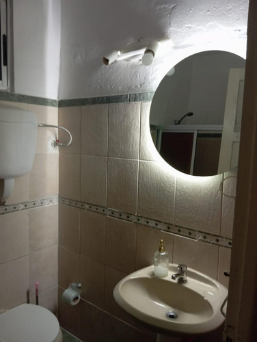 Vendo Amplio Apartamento 2 Dormitorios, Con Renta En Excelente Ubicacion A Metros De La Rambla. Barrio Sur
