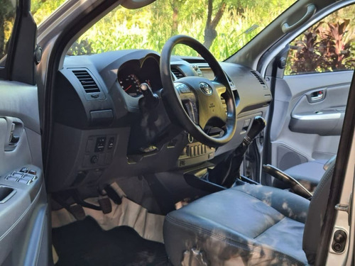 Imagen 5 de 10 de Toyota Hilux 4x4 Mec