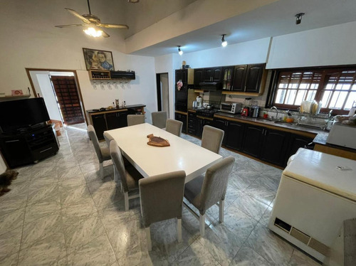 Imagen 2 de 13 de En Venta | Importante Propiedad De 2 Pisos Con Pileta En Moreno Sur | A Pocas Cuadras De La Estacion Y Del Centro Comercial