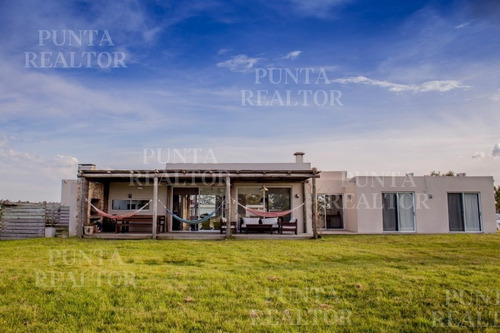 Excelente Chacra Con Casco De Muy Buen Gusto En Complejo Privado Con Piscina, Cáñalos, Kayaks, Huerta Orgánica, 3 Dormitorios Uno En Suite Parrillero - Ref: 323