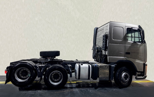 Imagem 5 de 12 de Volvo Fh 460 6x2 2014 = Actros 2546, Axor 2544, Scania R440