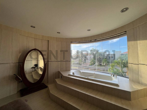 Casa En Venta Lecheria C R Las Villas