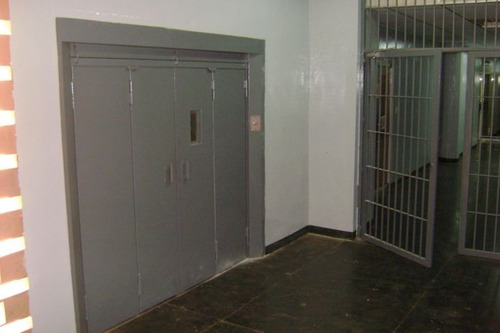 Imagen 5 de 12 de Local Industrial En Venta