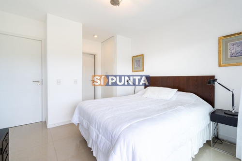 Imagen 26 de 28 de Apartamento De Tres Dormitorios En Suite En Alquiler Con Vista El Mar En Primera Línea Playa Brava