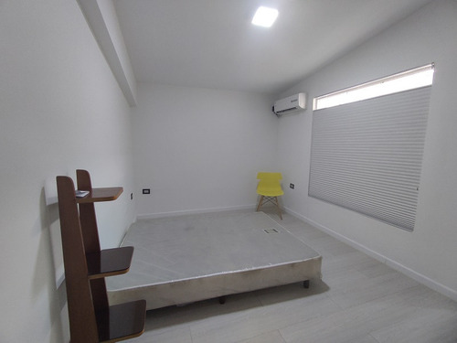 Lm Vende Casa En La Urb. La Trigaleña, Valencia.
