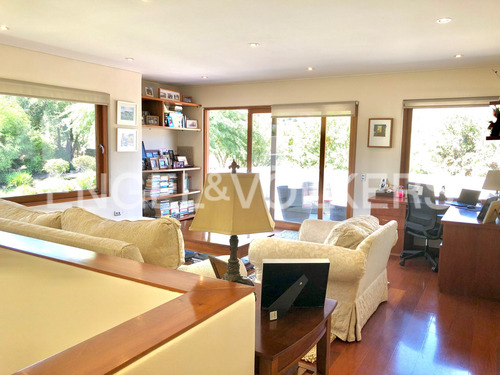 Hacienda, Borde Cancha. Excelente Casa En Venta