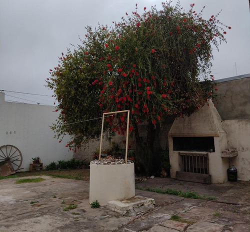 Casa En Venta - 3 Dormitorios 1 Baño - 320mts2 - Leones, Marcos Juárez, Córdoba