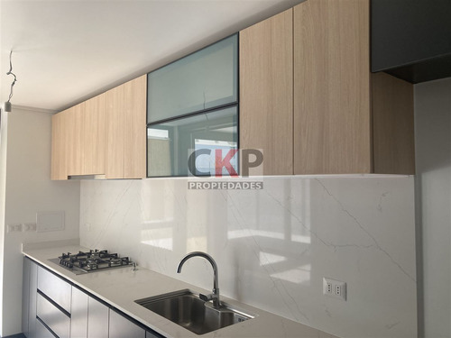 Townhouse En Venta De 4 Dorm. En Las Condes