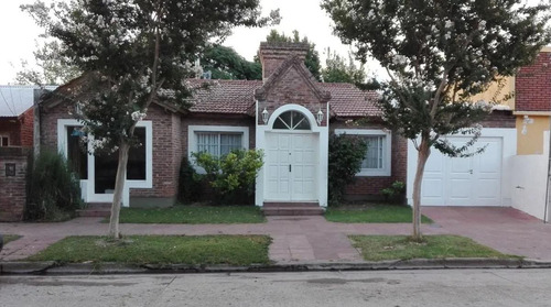 Casa En Venta - 3 Dormitorios 1 Baños - 120mts2 - Pergamino