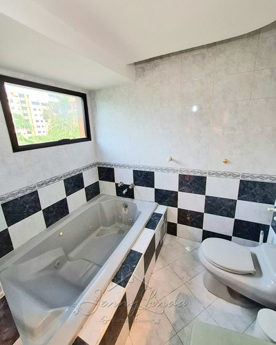 Venta Apartamento Urb. La Soledad, 197mts Exclusivo Maracay Aragua