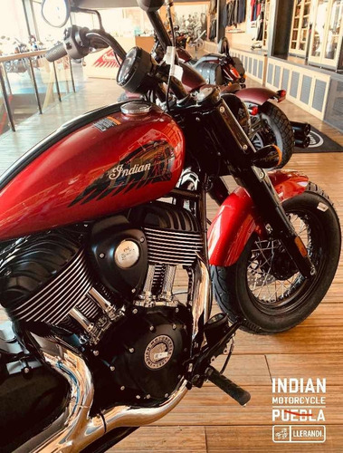 Imagen 2 de 8 de Indian Chief Bobber Ruby Metallic 2022