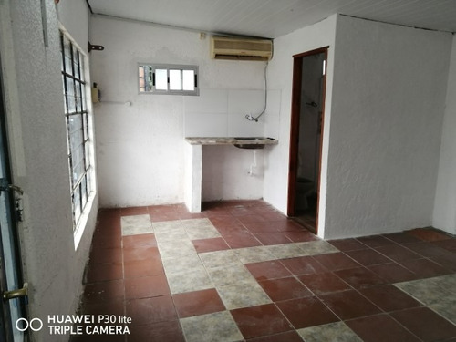 Publicado 5 De Julio De 2025- Por Lopezyhernandos Alquila Monoambiente, Baño Y Patio Con Lugar Para Coche. Centenario 1686