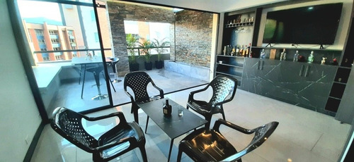 Imagen 6 de 14 de Vendo Penthouse Renovado En El Poblado