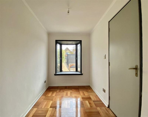 Casa En Venta De 4 Dorm. En Las Condes