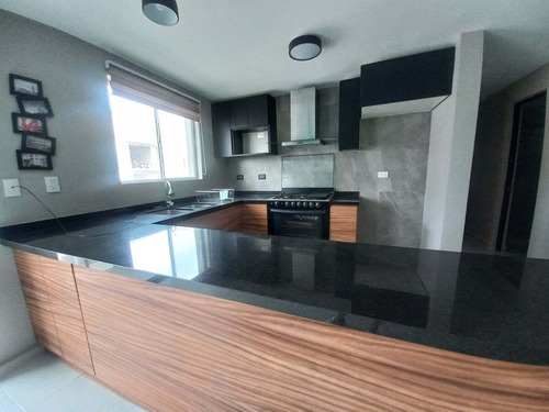 Hermoso Departamento Entre El Refugio Y Zibata, 2 Recámaras, 2 Baños, 2 Autos
