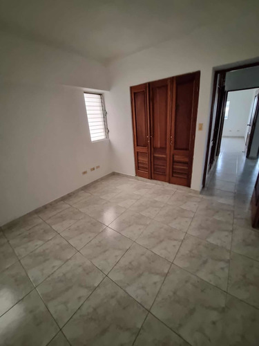 Imagen 4 de 15 de Alquilo Apartamento En Urbanización Real