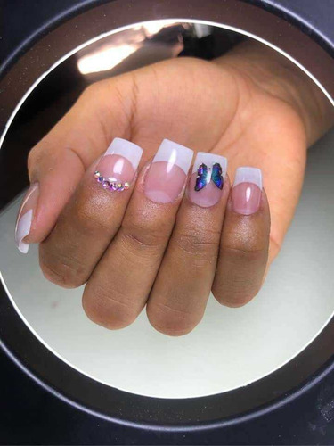 Imagen 2 de 4 de Uñas Acrílicas Y Pedicure
