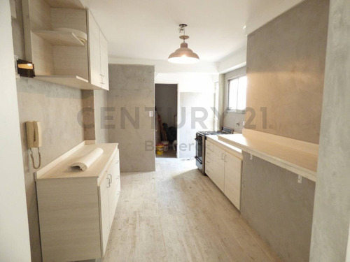 Imagen 3 de 19 de Retasado Colegiales - Impecable Semipiso De 3 Ambientes + Dependencia Reciclado
