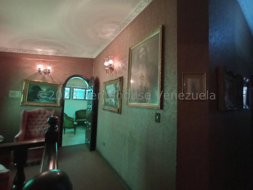 Amplia Y Fresca Casa En Venta Ubicada En Maracay Urb El Centro Db 23-28368