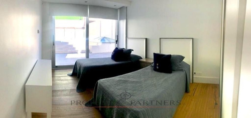 Imagen 7 de 12 de Excepcional Apartamento Frente Al Puerto, Terraza Con Piscin