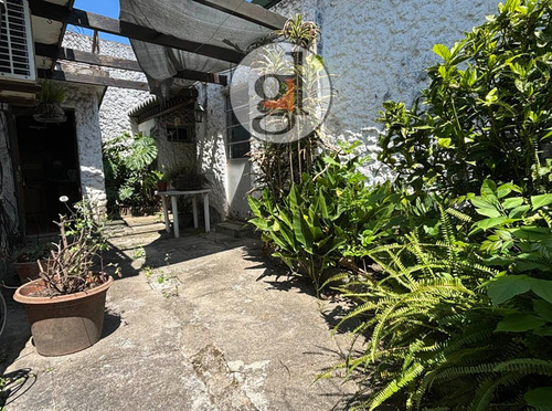 Casa De Estilo En Venta, Centro De San José, Amplios Espacios Con Garaje
