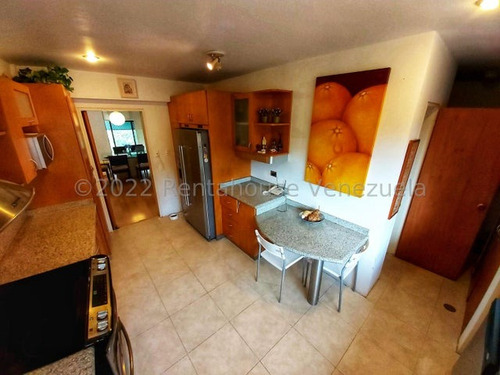 Espectacular Townhouse En Venta En Oripoto