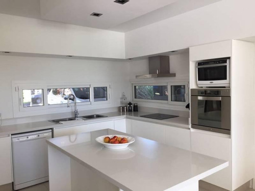Imagen 10 de 20 de Espectacular Casa En La Pradera
