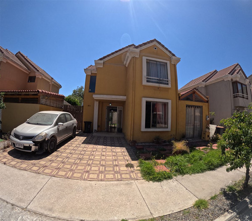 Casa En Venta De 4 Dorm. En Pudahuel