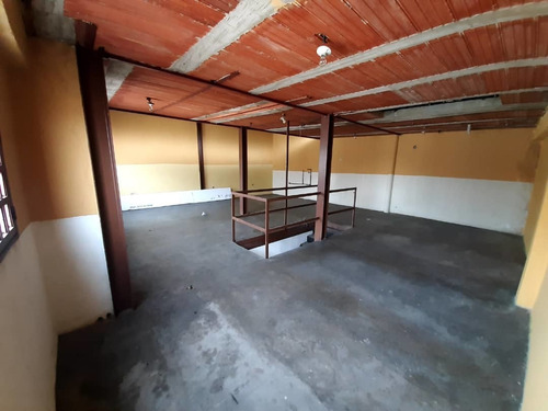 Imagen 2 de 9 de Alquilo Local Comercial En Av Cuatricentenaria