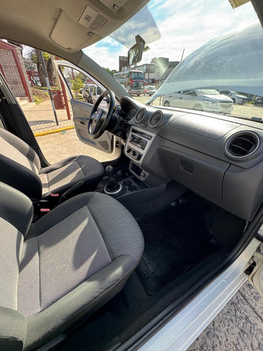 Volkswagen Voyage 1.6 Comfortline 101cv