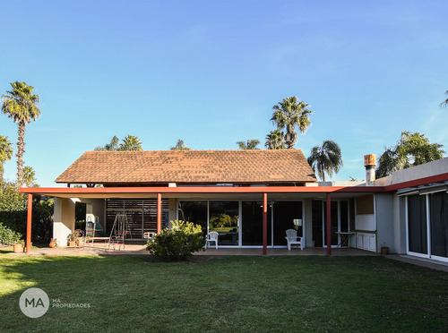 Casa 5 Ambientes-av. Fuerza Aérea 3000-funes Hills-alquiler