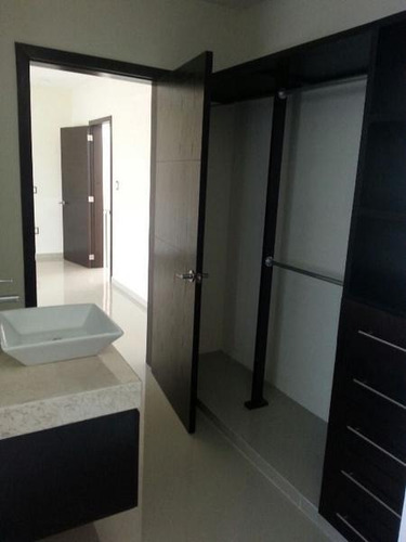 Imagen 7 de 14 de Lomas Residencial, Casa En Renta De 3 Recámaras Y Con Jardín