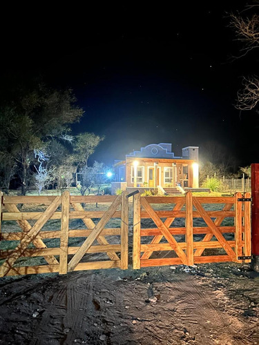 En Venta, Casa De Categoria Amoblada A 500m Del Lago