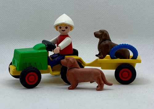 Playmobil 3715 Niño Con Tractor Y Perros Salchicha De Granja