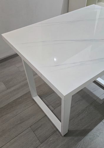 Mesa Blanca Estilo Marmol Laqueada 70 X 100 Blanco Blanco (Usado)