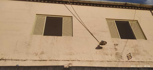 Casa Em Frente Ao Hospital De Baependi , Casa Maior 03 Quartos , Casa Fundos 1 Quarto , Porão 01 Quarto Com Excelente Localização Para Residência , Ou Ponto Comercial. - 1038