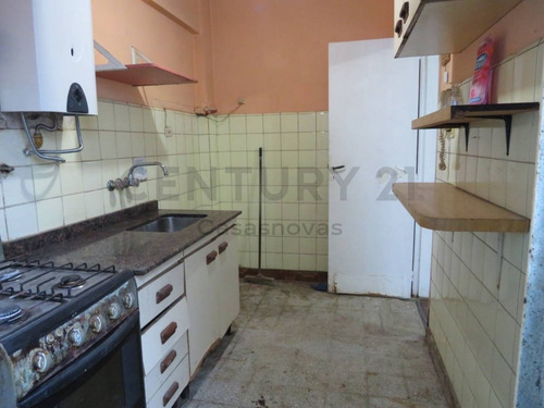 Imagen 7 de 14 de Departamento 2 Amb 3er Piso Por Escalera Inmejorable Ubicacion A Actualizar