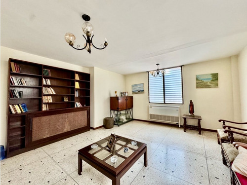Se Vende Casa 474m2 8h/7b/6p El Palmar Este Caraballeda