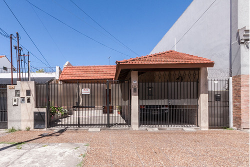 Casa 3 Amb/coche/quincho/terraza/patio + 2 Dptos