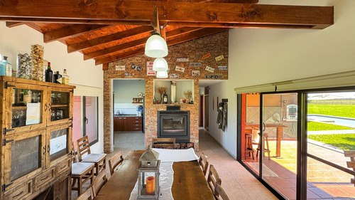 Casa En Venta En Carlos Keen La Catalina