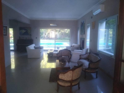 Excelente Casa En El Corazon Del Barrio!!!!