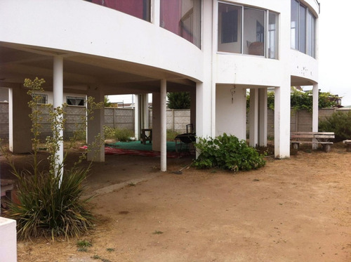 Linda Casa A Tres Cuadras De La Playa El Quisco