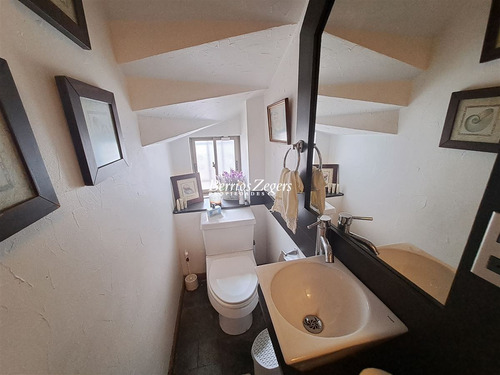 Casa Venta De 4 Dorm., Condominio, Wenlock School Las Condes