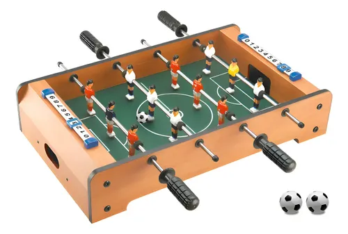 Mini mesa de pebolim infantil da marca Maxi Toys feita de madeira, com jogadores coloridos, marcadores de placar nas laterais e duas bolas de futebol posicionadas ao lado.